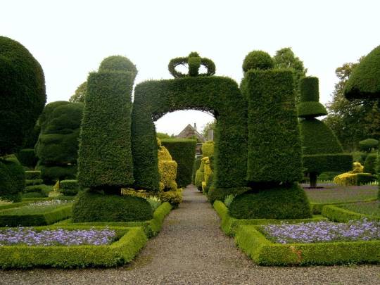 topiary garden i England