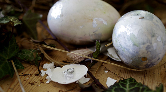 Æg dekoreret med vandfarve og bladsølv